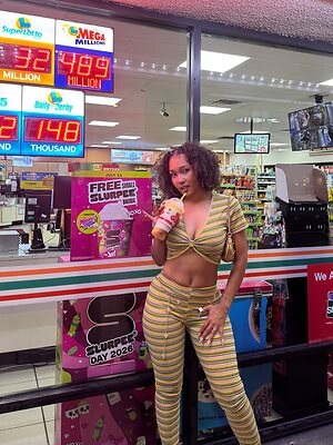 Parker McKenna Posey leaked photo #39