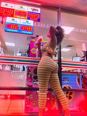 Parker McKenna Posey leaked photo #40