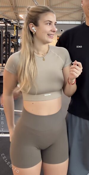 Paula Doeringer Nude Leaked Photo #16