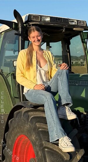 Paulas Landleben Nude Leaked Photo #7