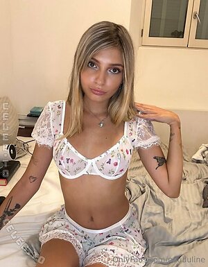 Pauuuline More Nude Photos