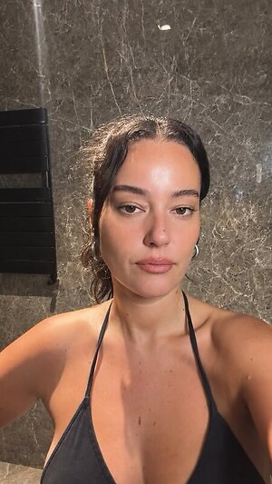Pelin Akil leaked photo #2