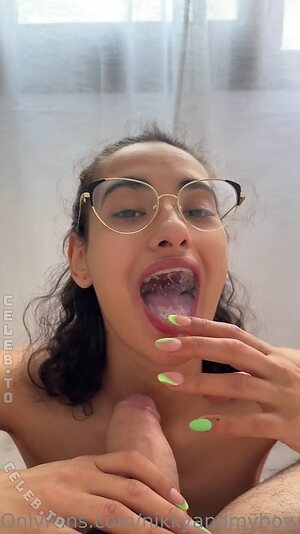 petitenikky Nude Leaked Photo #8