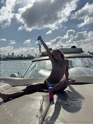 petite.princessxo Nude Leaked Photo #14