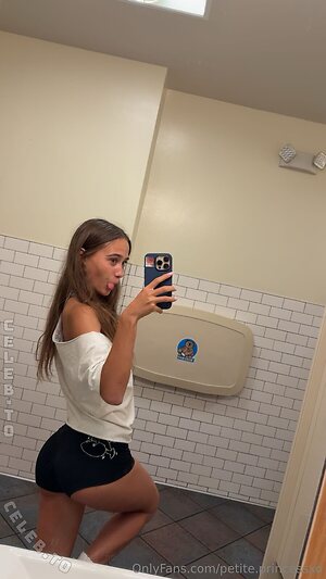 petite.princessxo photo