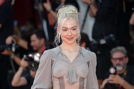 Phoebe Bridgers leaked photo #99