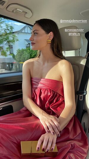 Phoebe Tonkin Hot