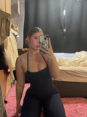 Phoebe leaked photo #2