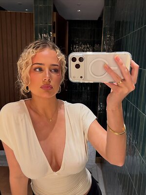 Phoebeddoyle leaked photo #4