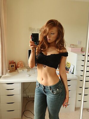 phoebeisginger leaked photo #8