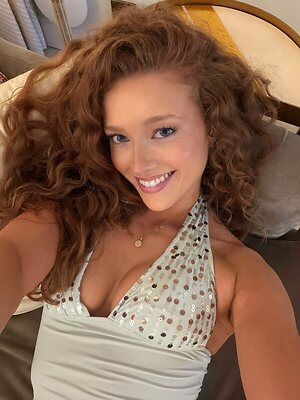 phoebeisginger leaked photo #11
