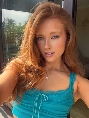 phoebeisginger leaked photo #35