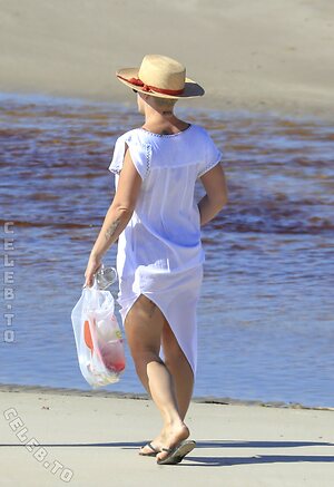 Pink Nude Leaked Photo #29