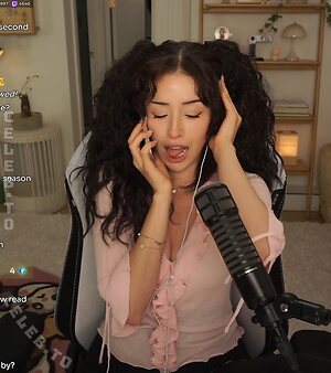 Pokimane photo