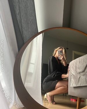 Polizistin Julia Nude Leaked Photo #5