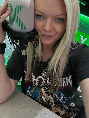 Polly James leaked photo #25