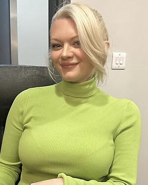 Polly James leaked photo #30