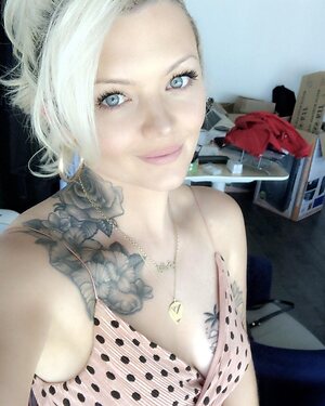Polly James leaked photo #37