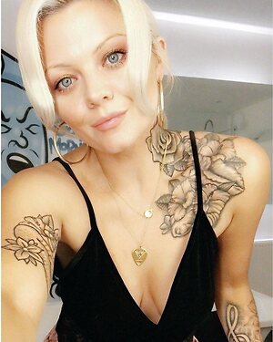 Polly James leaked photo #40