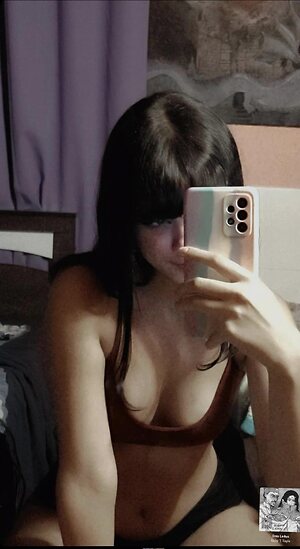 Pollybiscuittt Nude Leaked Photo #3