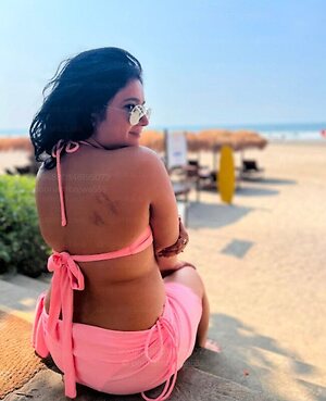 Poonam Bajwa leaked photo #5