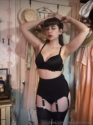 porcelainmilkbottle Nude Leaked Photo #6
