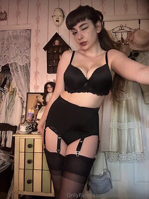 porcelainmilkbottle Nude Leaked Photo #9