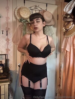 porcelainmilkbottle Nude Leaked Photo #11