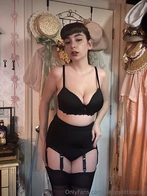 porcelainmilkbottle Nude Leaked Photo #12