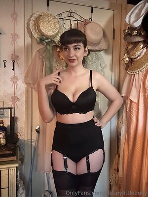 porcelainmilkbottle Nude Leaked Photo #13
