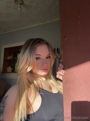 presleytaylor leaked photo #3