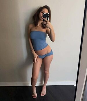 prettyluhhangie leaked photo #37