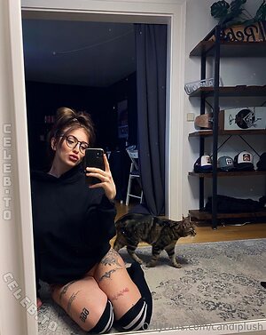 Prettypoison Nude Leaked Photo #8