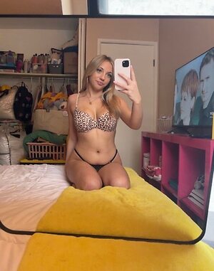 Princessgrac1e Nude Leaked Photo #21