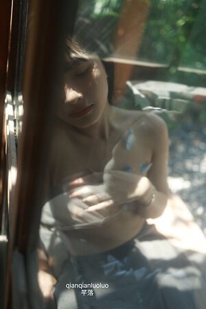 qianqianluoluo leaked photo #3