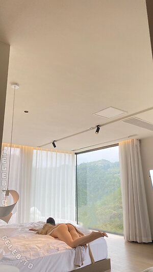 QiaoniuTT Nude Leaked Photo #29