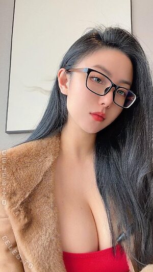 QiaoniuTT Nude Leaked Photo #96