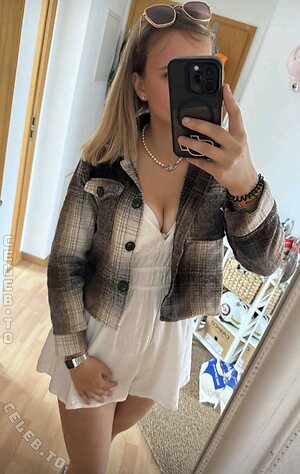 Quietschiie Nude Leaked Photo #2