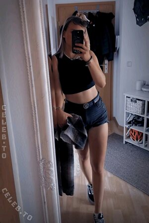 Quietschiie Nude Leaked Photo #4