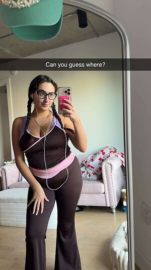 qveenjulia leaked photo #16