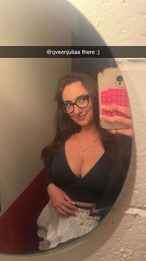 qveenjulia leaked photo #117
