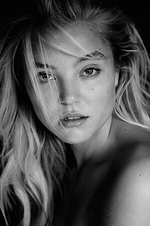 Rachel Hilbert leaked photo #12