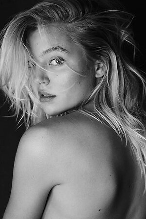 Rachel Hilbert leaked photo #13