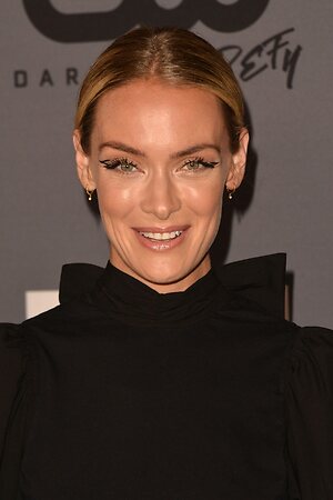 Rachel Skarsten leaked photo #14