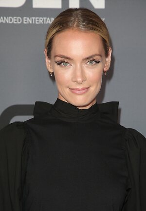 Rachel Skarsten leaked photo #27