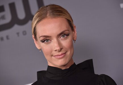 Rachel Skarsten leaked photo #37