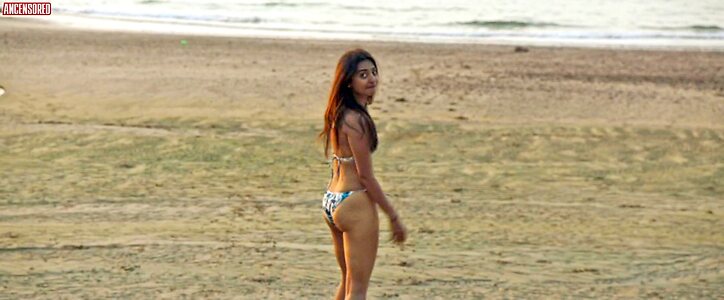 Radhika Apte leaked photo #18