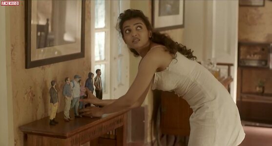 Radhika Apte leaked photo #35