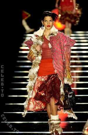 Raica Oliveira photo