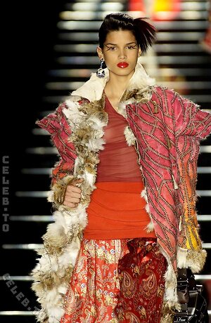 Raica Oliveira photo